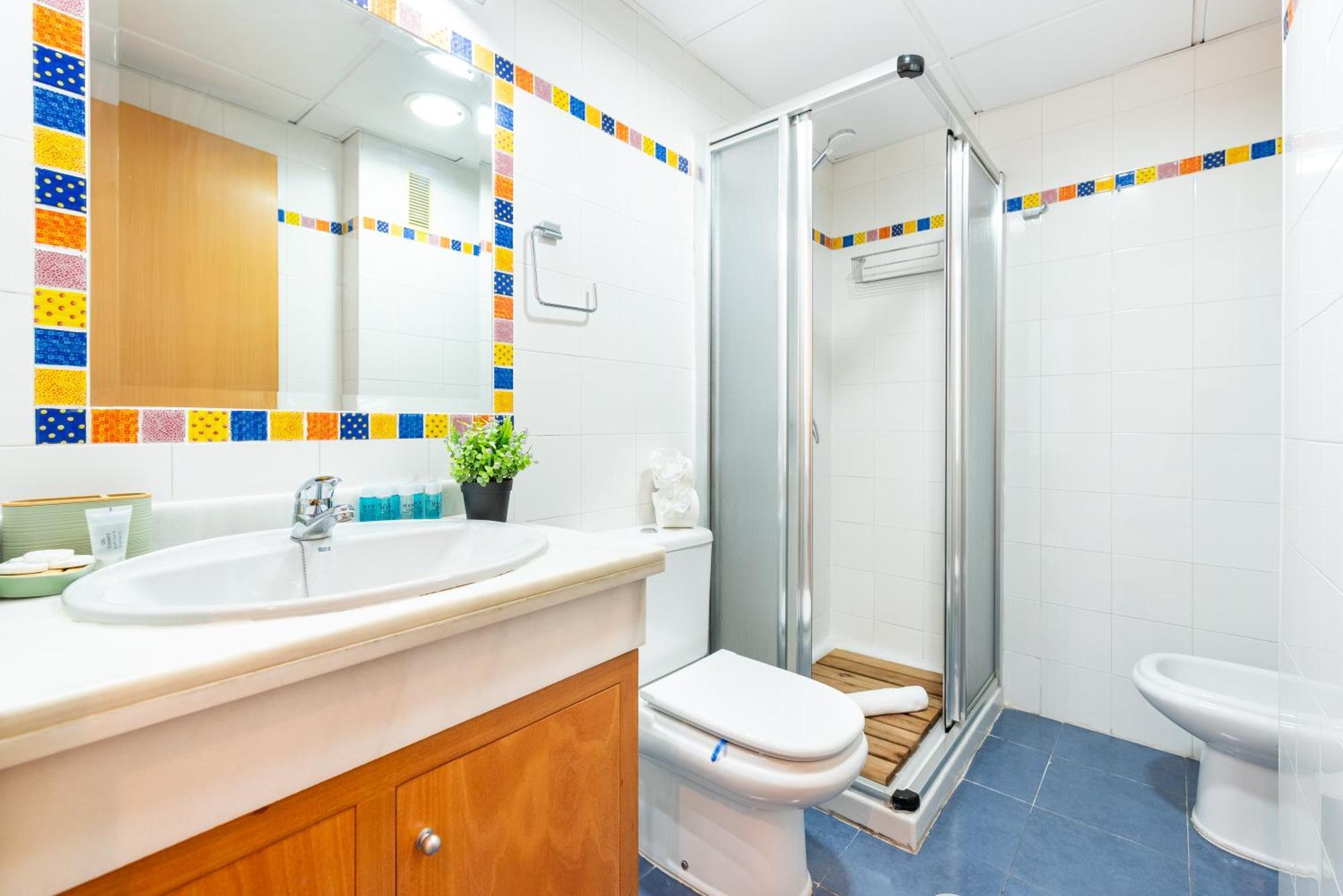 Wintowinrentals Quiet Apartment, Good Location, Free Parking Málaga Kültér fotó